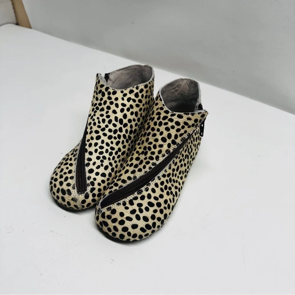 Simply Solie girls animal print flats boot size 1 NWOT